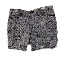 Bandolino Black and white shorts